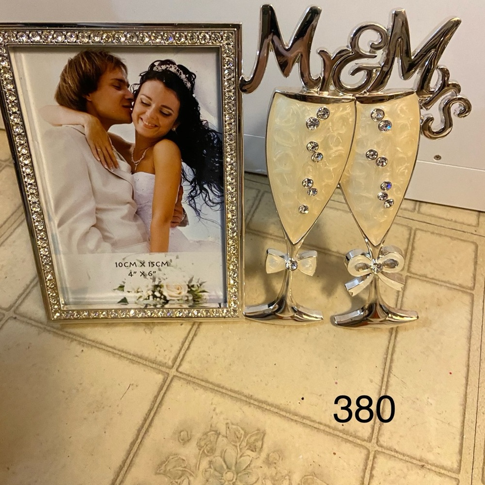 Elegant Bowring crystal Mr & Mrs Champagne Flute wedding frame